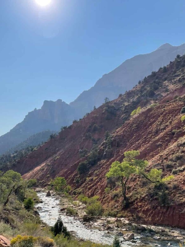 Mount Zion national park's beautiful scenery of mountains and water routes.