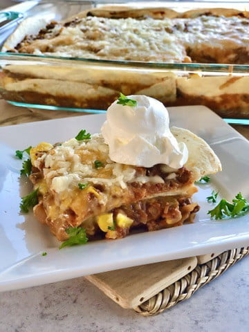This bean taco pie recipe is best enjoyed with your favorite toppings such as sour cream, black olives, or shredded lettuce. 