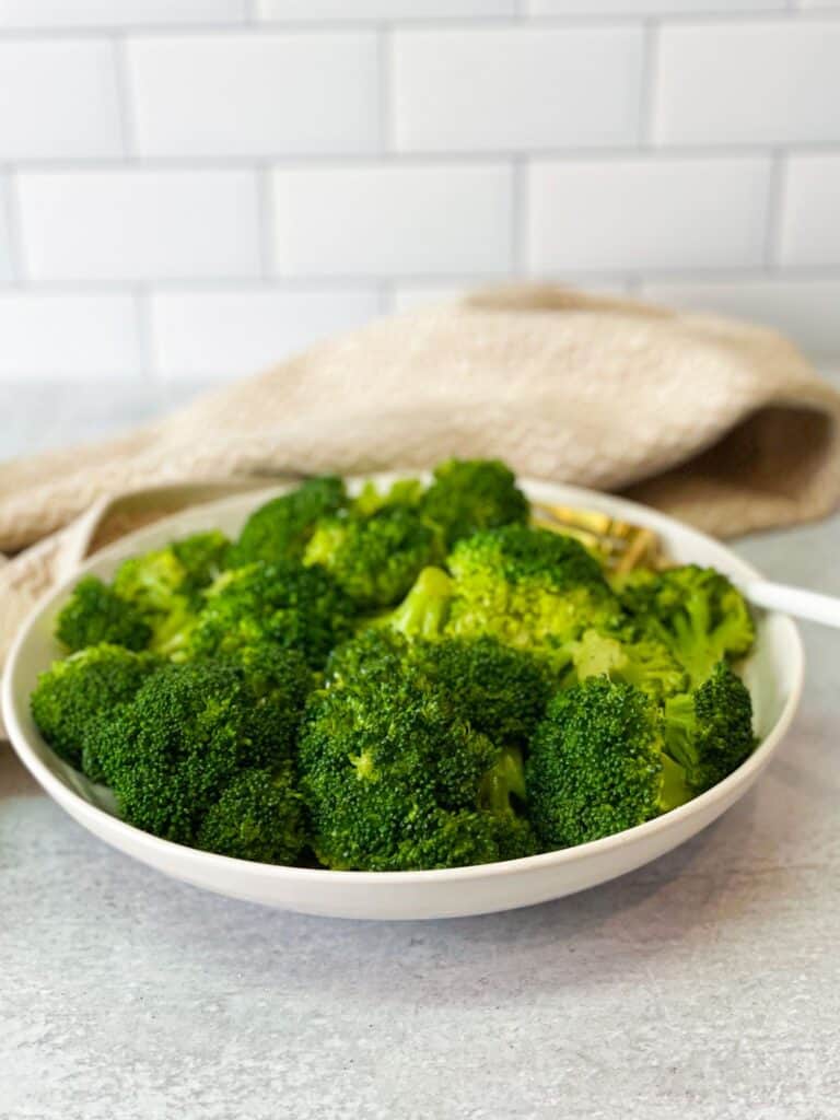 Beautifully green, slightly crunchy, and a lot delicious broccoli seasoned with olive oil, salt, and black pepper. It makes the perfect side dish for your weeknight meals.