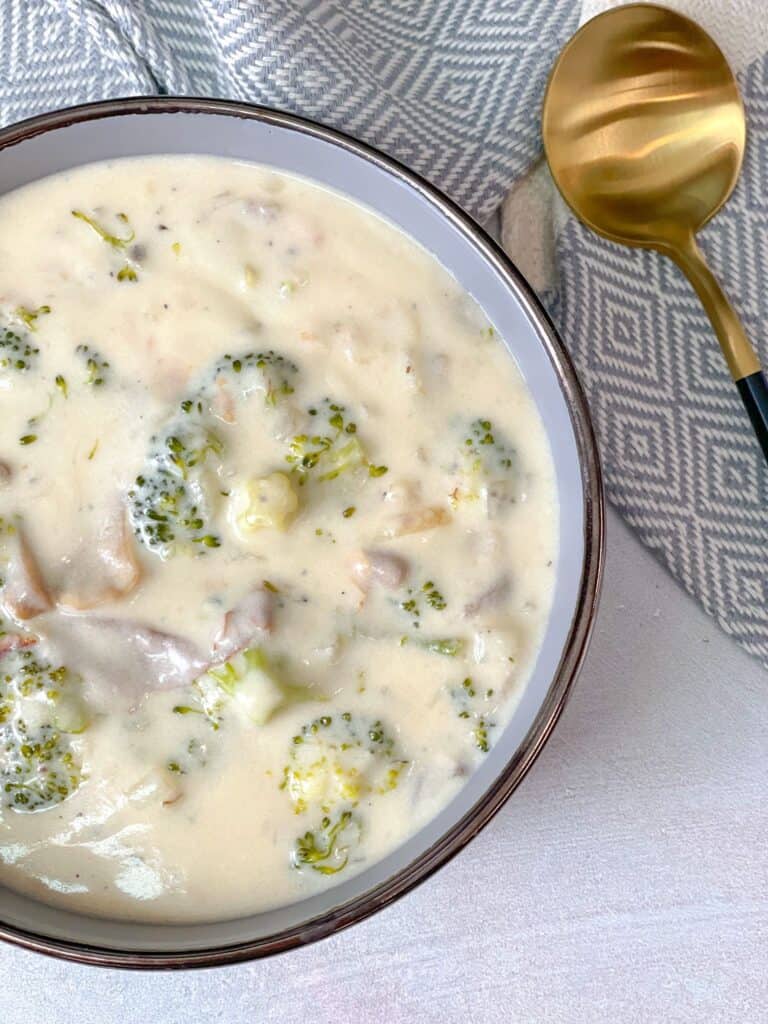 This creamy Broccoli and Mushroom soup is a comforting combination of milk, broccoli, mushroom, onion, and spices. 