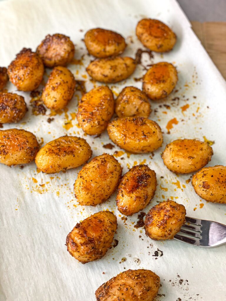 This recipe presents perfectly seasoned baked potato balls bursting with the intense flavors of a loaded spice mix.