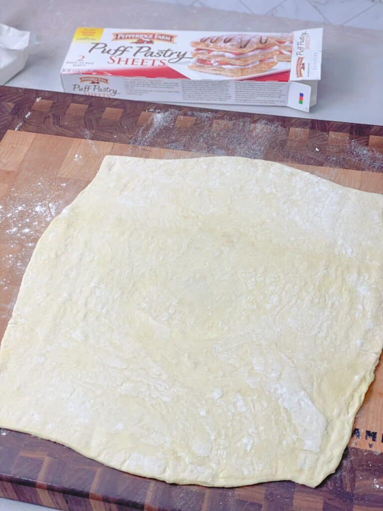 Spread the pastry puff on a floured counter and fill it with your favorite ingredients.