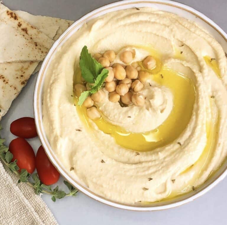 serve shish tawook with this creamy smooth hummus dip