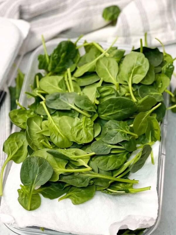 These spinach leaves are still so fresh and green for 13 days after storing them in the refrigerator.