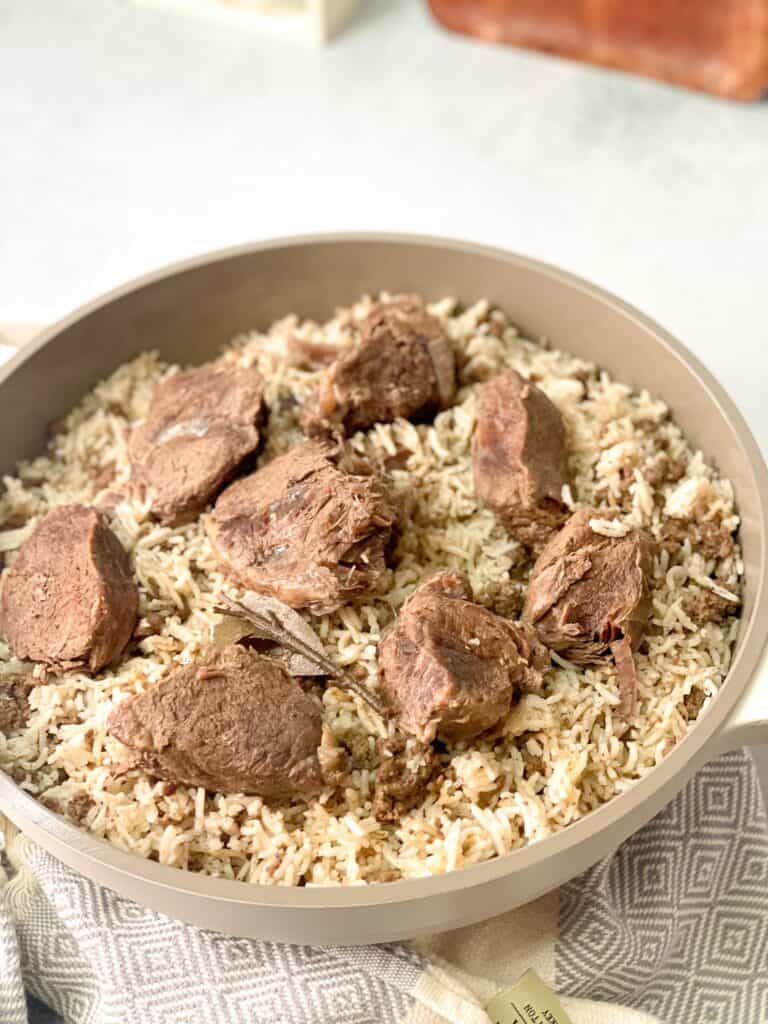 Fluffy rice with tender beef shanks