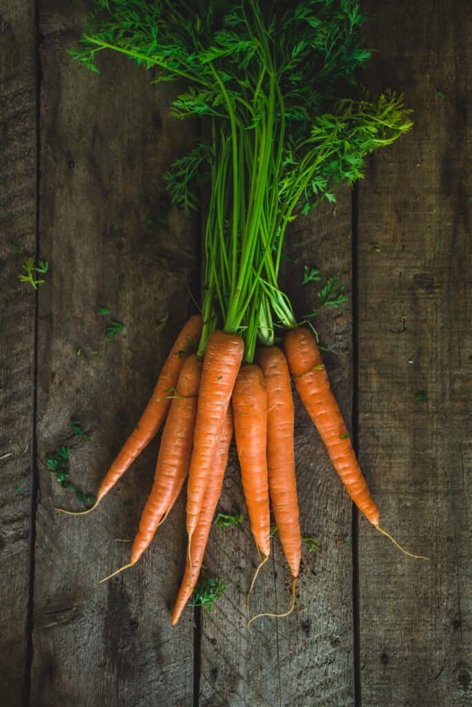 7 fresh carrots