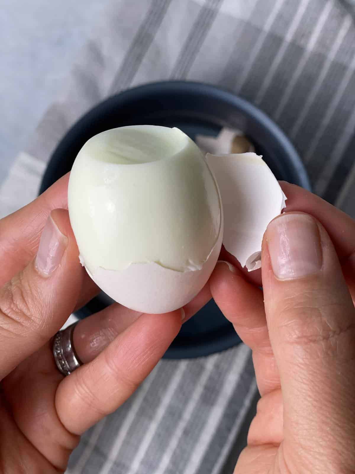 removing the shell of a hard boiled egg easily