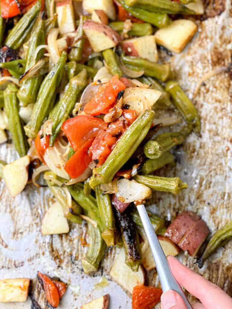 These roasted mixed vegetables, perfectly spiced with garlic, are so easy to make and to enjoy!