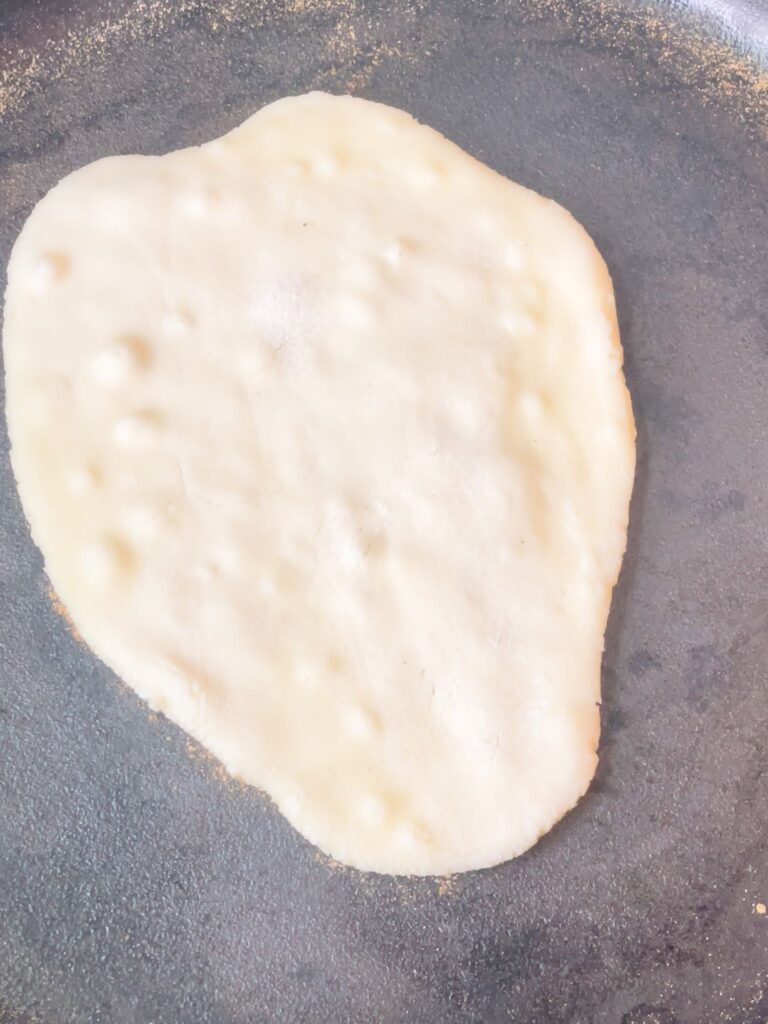 A gluten-free flat bread recipe made in 10 minutes and with only 3 ingredients (and no yeast needed). 