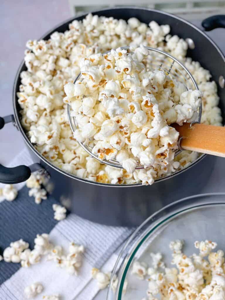 Easy stovetop popcorn recipe will be your favorite one.