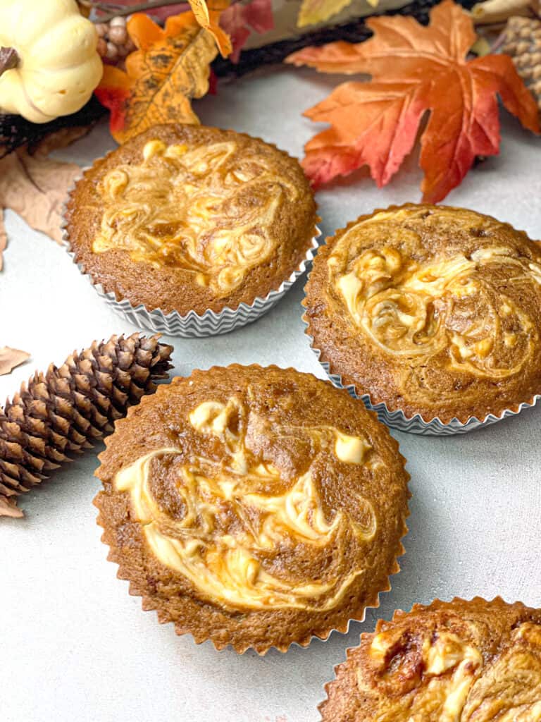 Soft and moist pumpkin cream cheese swirl muffins with warm spices and cream cheese. They will make your house smell like autumn.