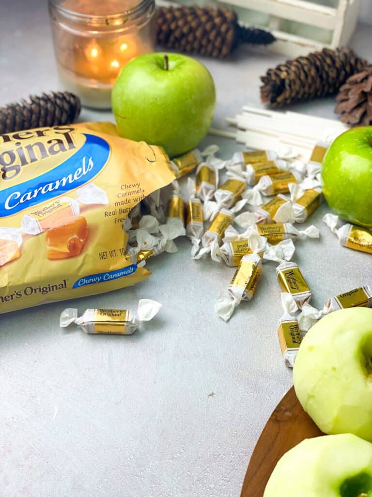 This recipe is made with fresh green granny smith apples, caramel soft candy, milk or heavy whipping cream, and your favorite topping to sprinkle at the end. 