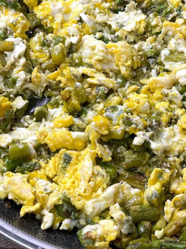 Delicious-Eggs-And-Asparagus-Skillet