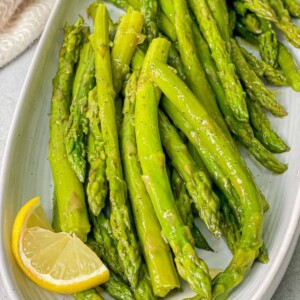 a plate of delicious seasoned and boiled asparagus served with lemon