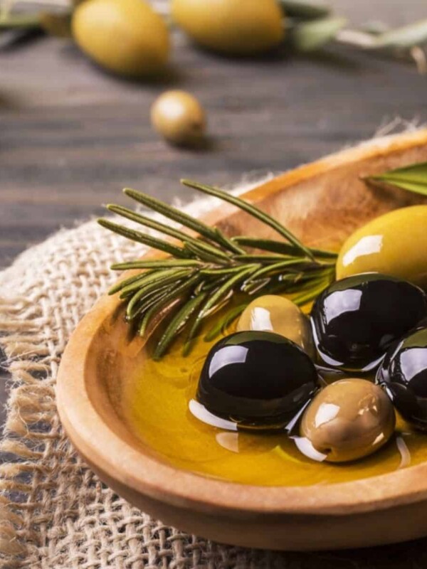 Pickled olives are delicious and simple to produce, but the process takes a long time. Follow these instructions to discover how to make delectable olives.