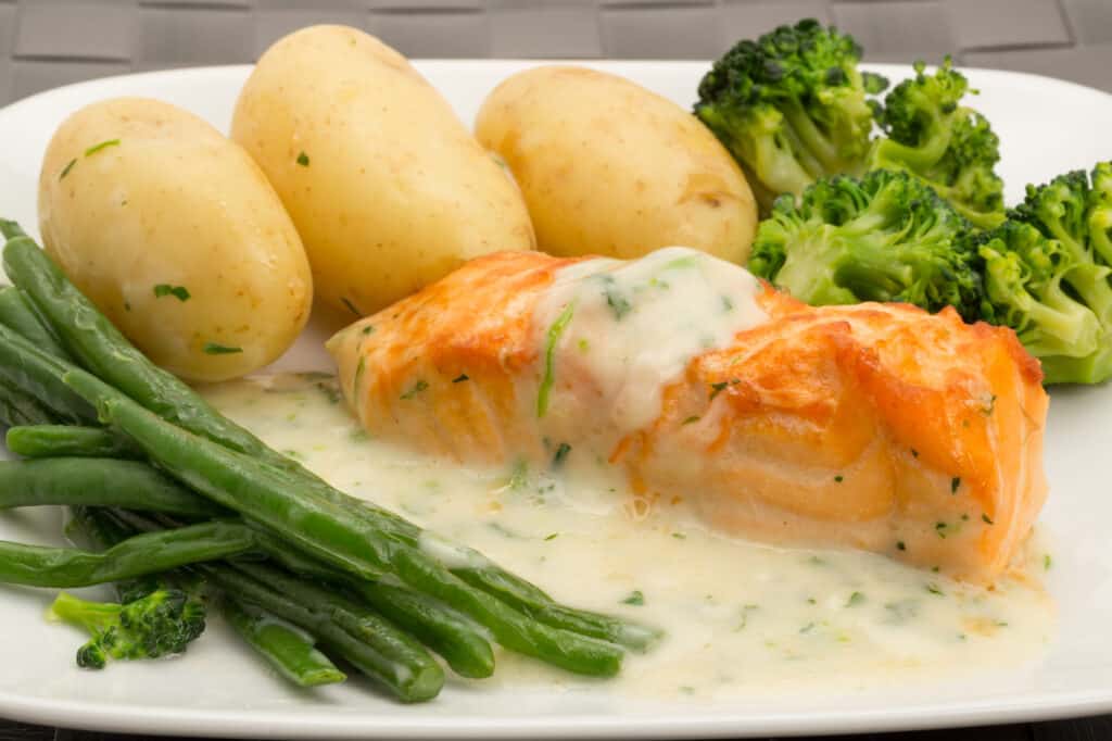 Salmon fillet with new potatoes, broccoli, green beans and a creamy garlic sauce