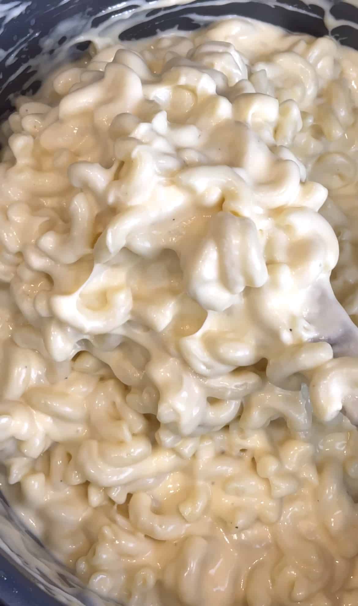 Cooking the macaroni with cream cheese.