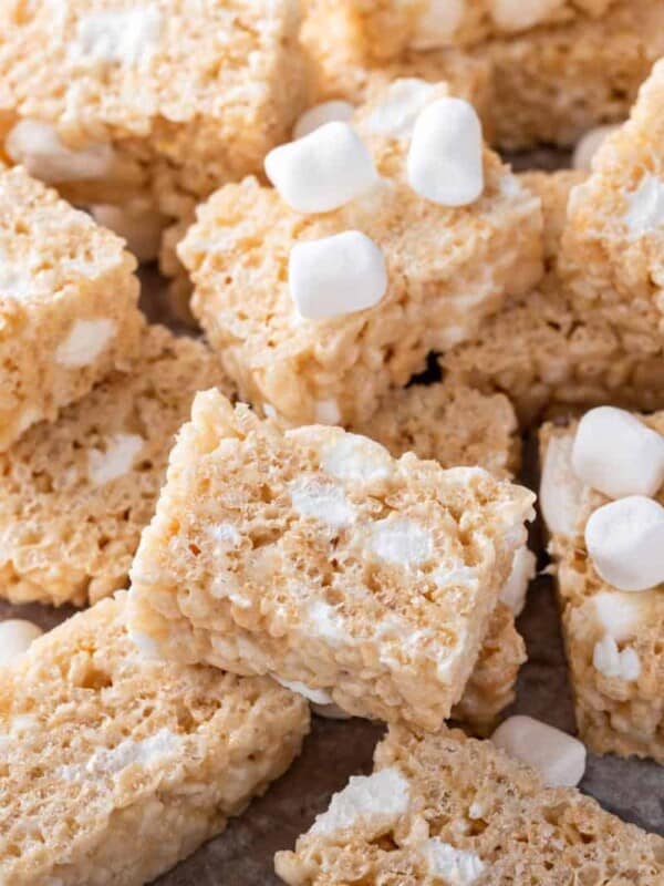 Rice Krispie treats topped with mini marshmallows.