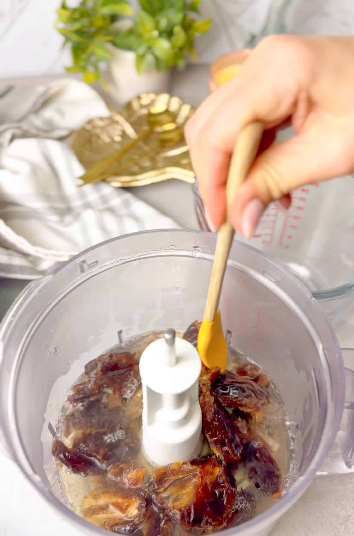 pittied dates soaked in hot water and milk placed in a blender