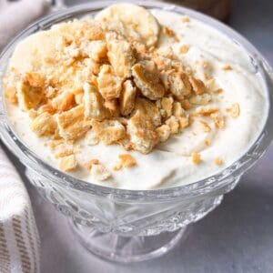 Creamy vanilla pudding topped with crushed cookies and caramel chunks. Perfect dessert for any occasion.